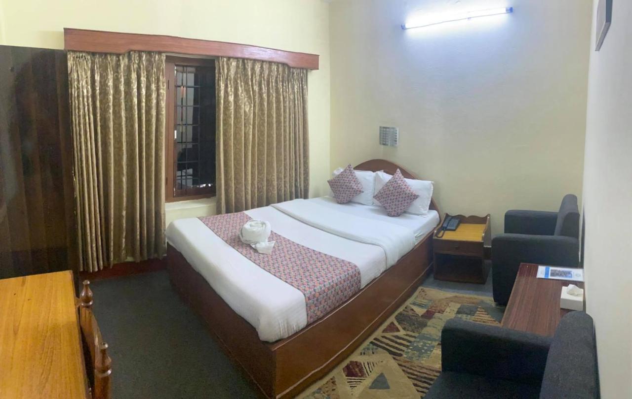 Hotel Blue Magnet Pokhara Ngoại thất bức ảnh